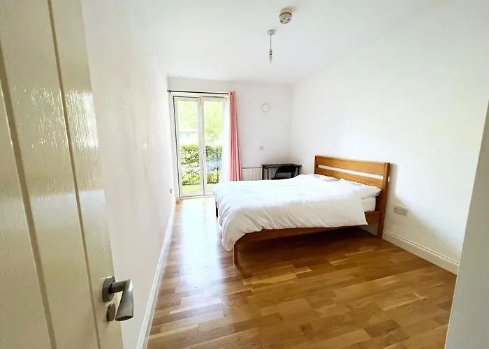 Bedroom 2, Queens Road